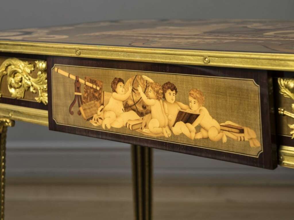 Table bois avec dorure en or